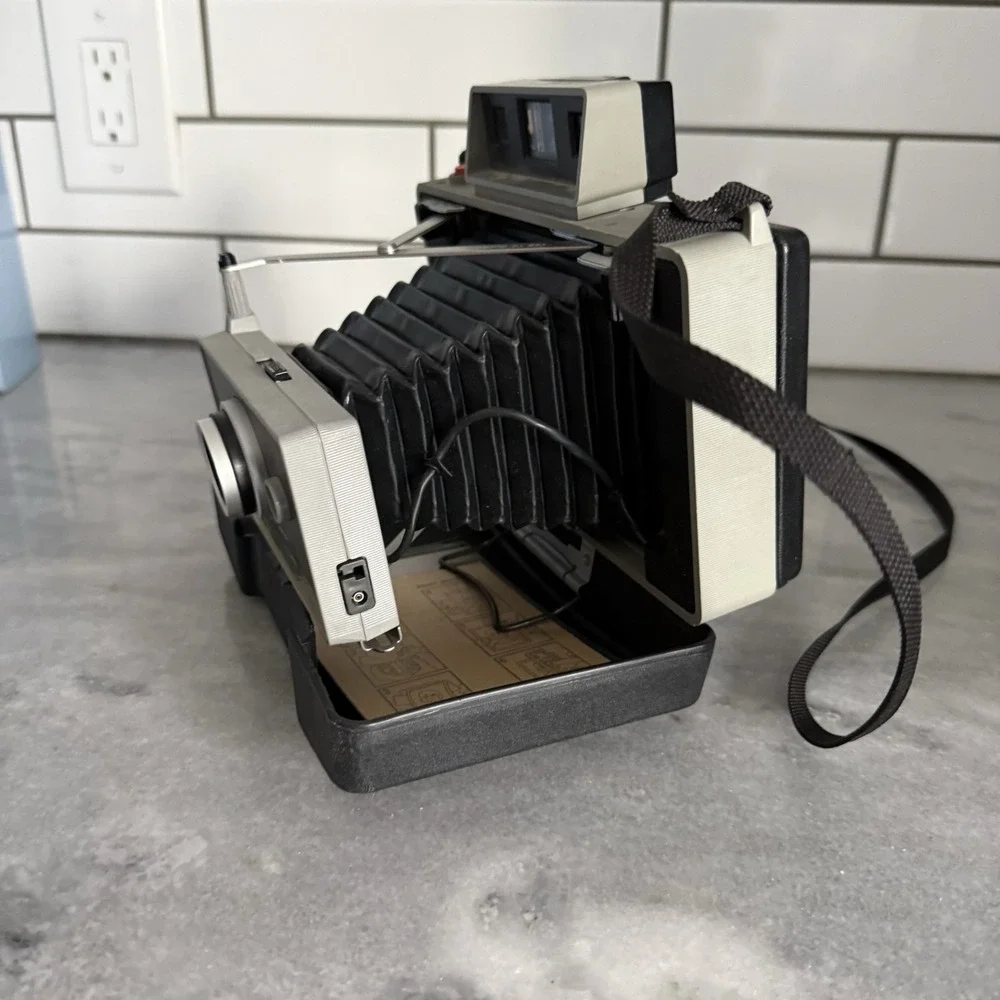 Vintage Polaroid 335 Automatic Land Camera Leather Case, Flash, Manuals Extras‎